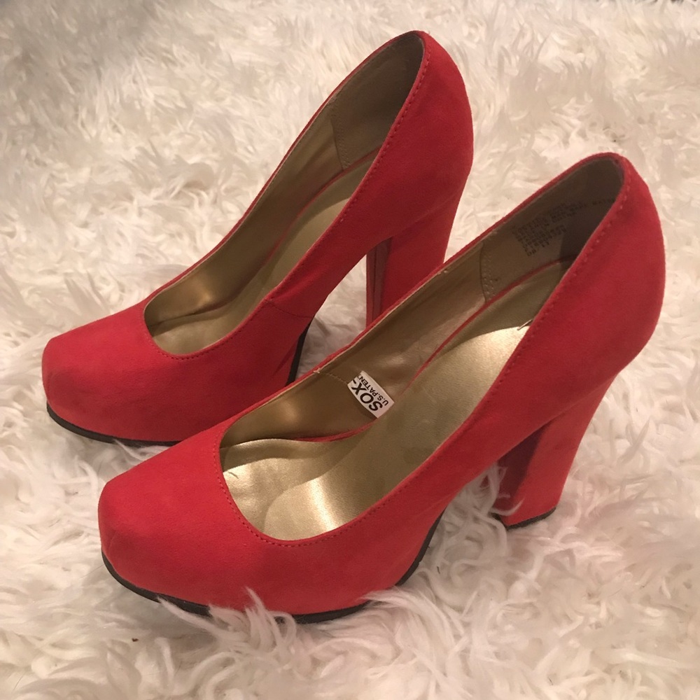 ♥️Mossimo Red Block Heels